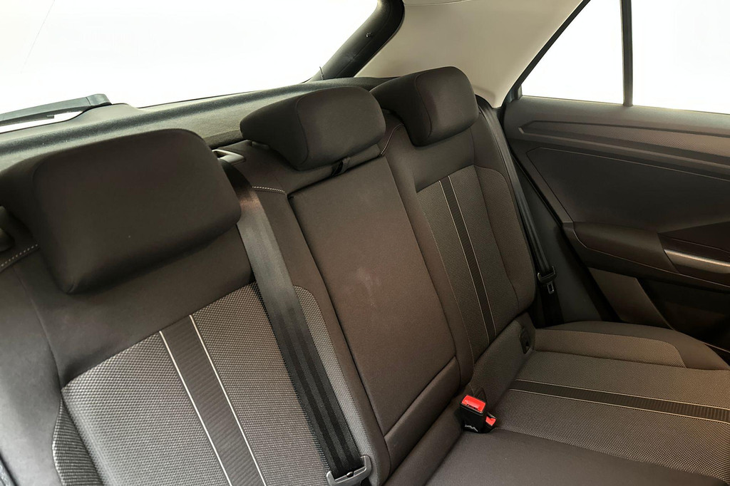Volkswagen T-Roc (T013XB) met abonnement