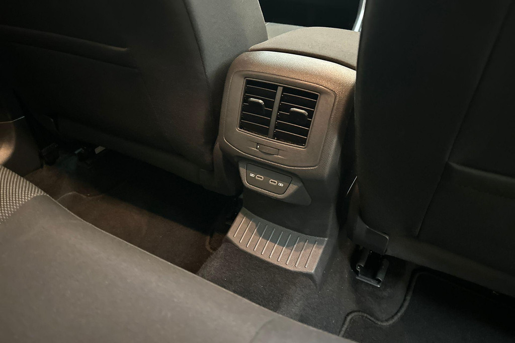 Volkswagen T-Roc (T013XB) met abonnement