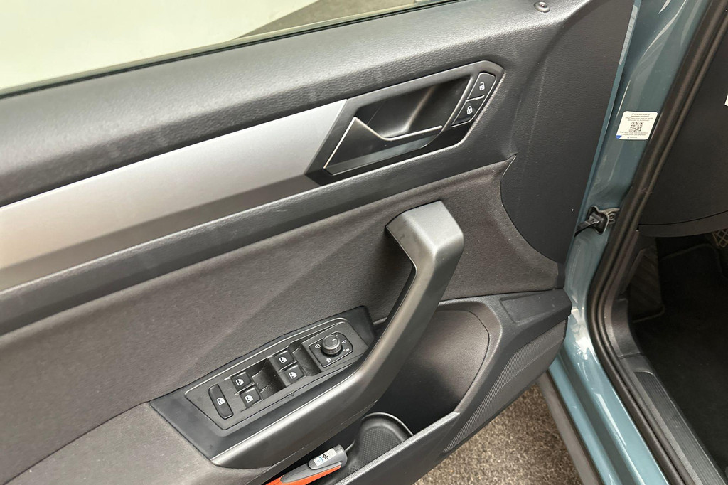 Volkswagen T-Roc (T013XB) met abonnement