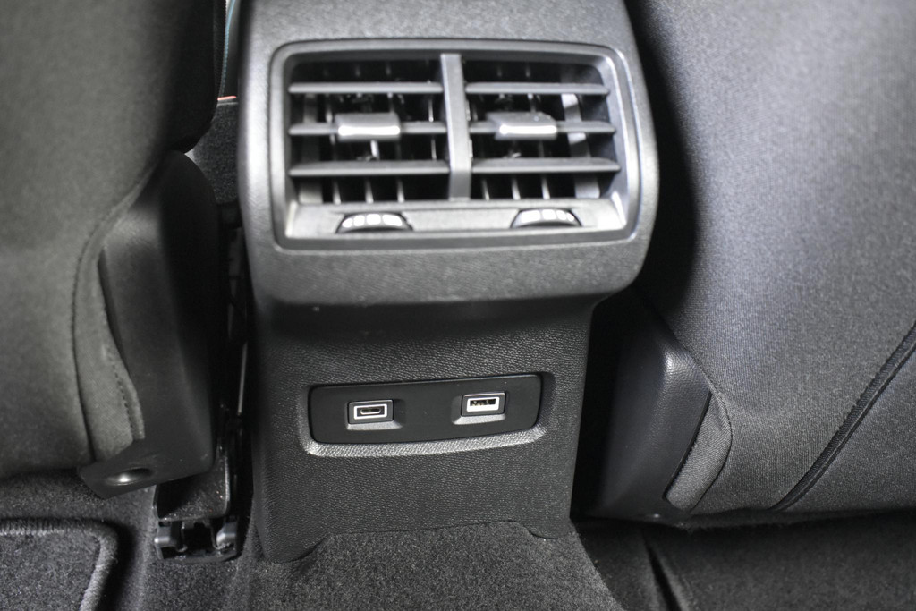 Citroën Ë-C4 (T099LZ) met abonnement