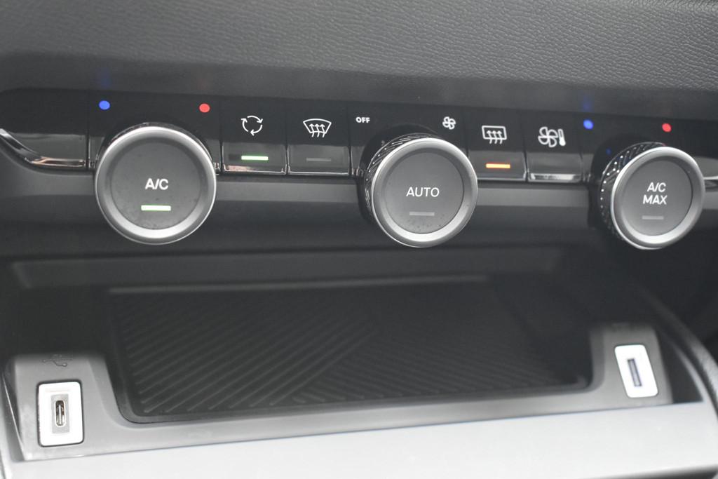 Citroën Ë-C4 (T099LZ) met abonnement