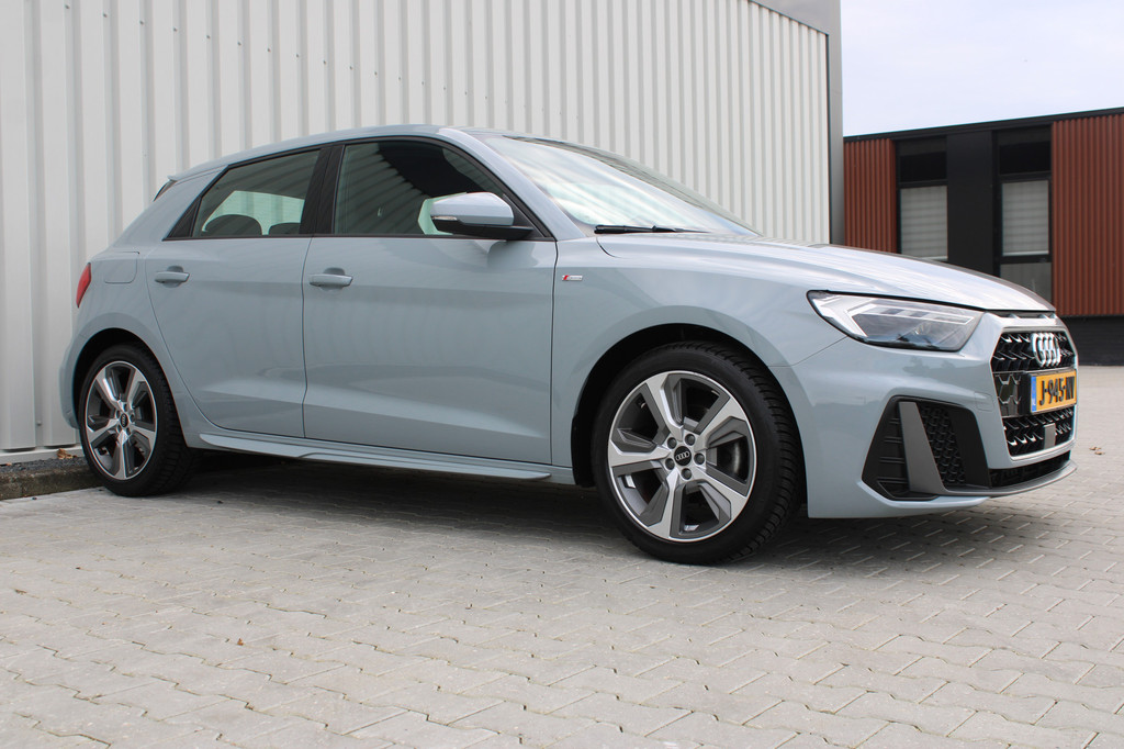 Audi A1 (J945NV) met abonnement