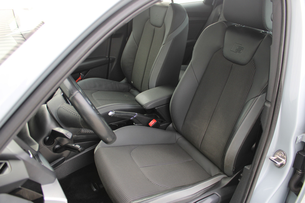 Audi A1 (J945NV) met abonnement