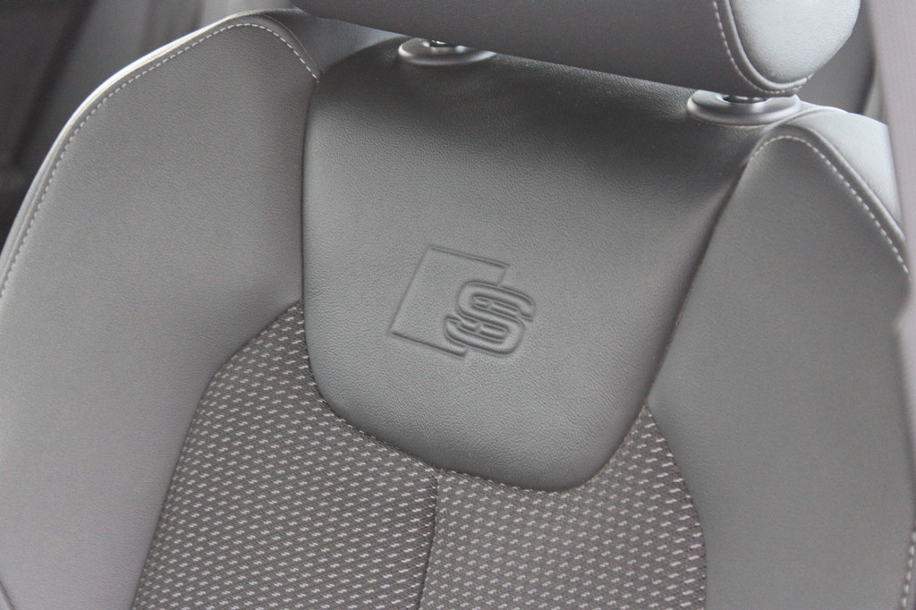 Audi A1 (J945NV) met abonnement