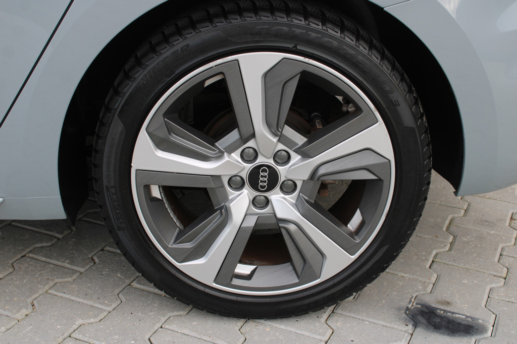 Audi A1 (J945NV) met abonnement