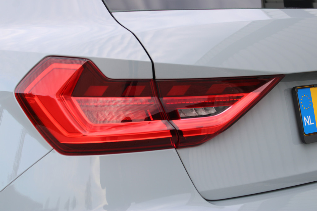 Audi A1 (J945NV) met abonnement