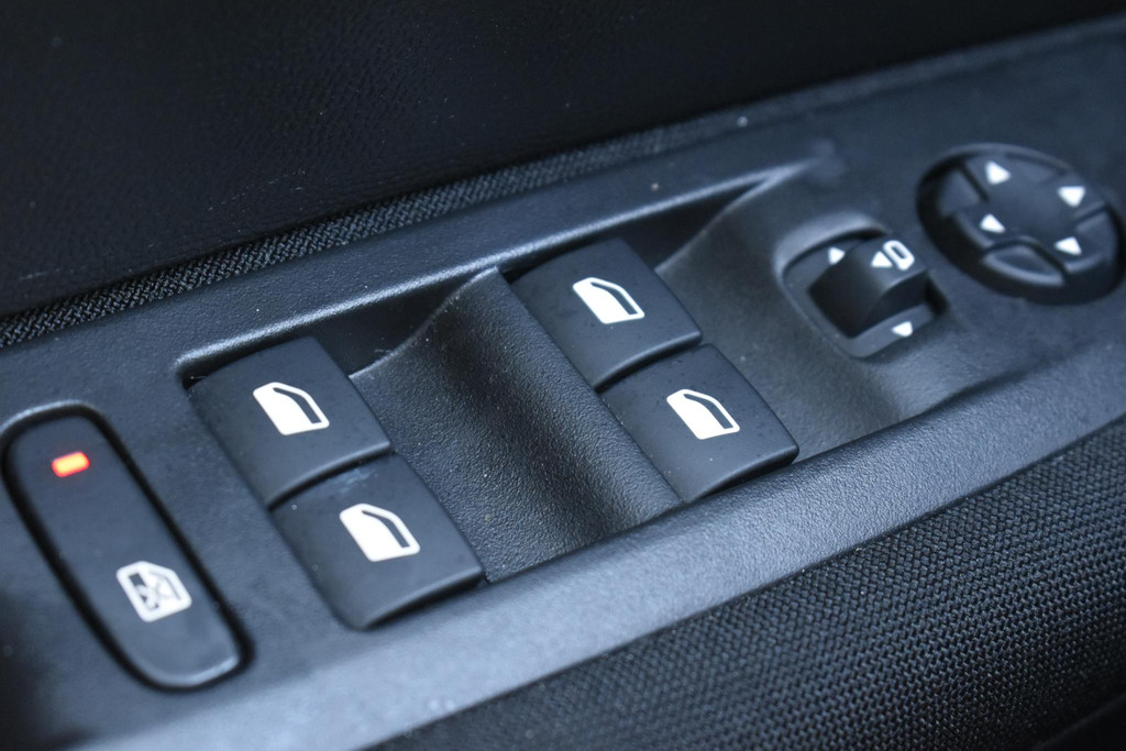 Peugeot 208 (S944TD) met abonnement