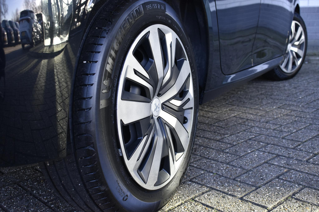 Peugeot 208 (S944TD) met abonnement