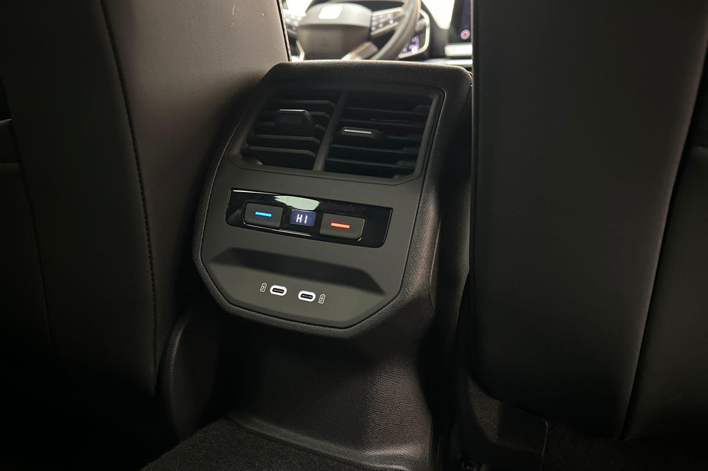 Seat Leon Sportstourer (JLG45J) met abonnement