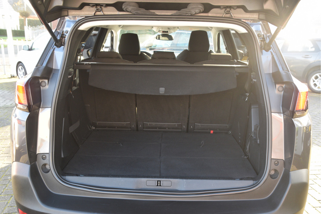 Peugeot 5008 (S806FD) met abonnement