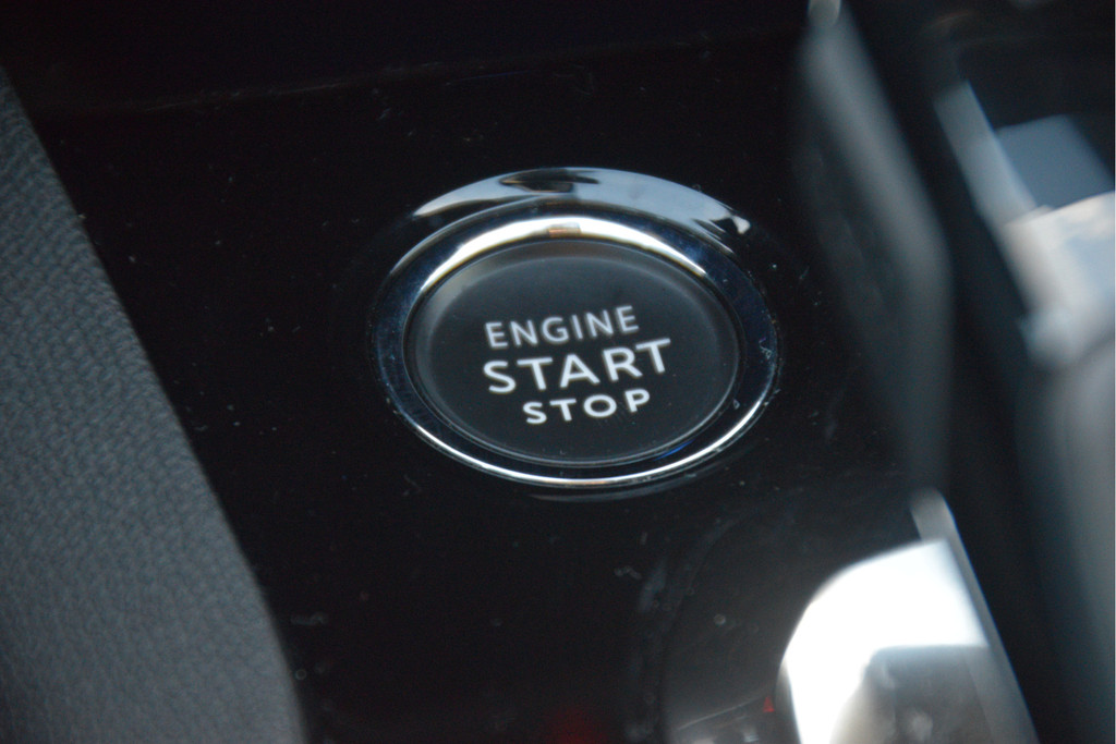 Peugeot 5008 (S806FD) met abonnement