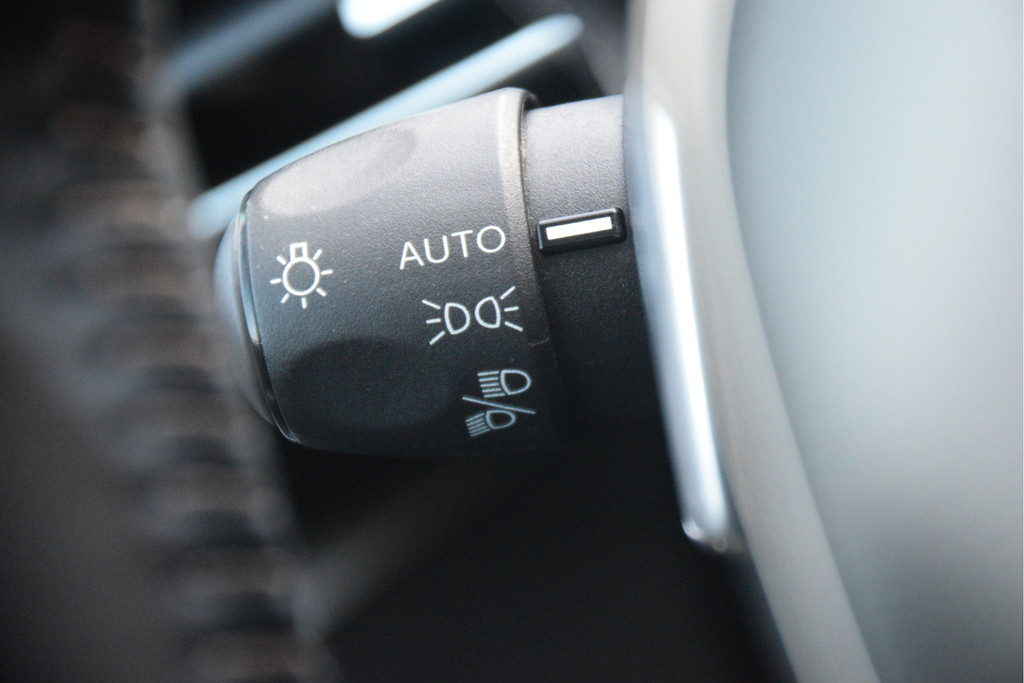 Peugeot 5008 (S806FD) met abonnement