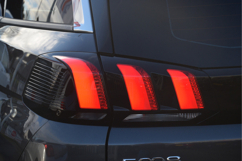 Peugeot 5008 (S806FD) met abonnement