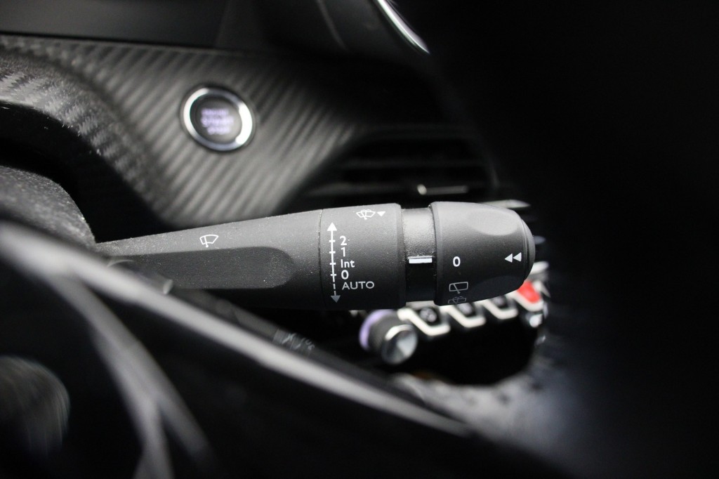 Peugeot e-208 (N481JG) met abonnement