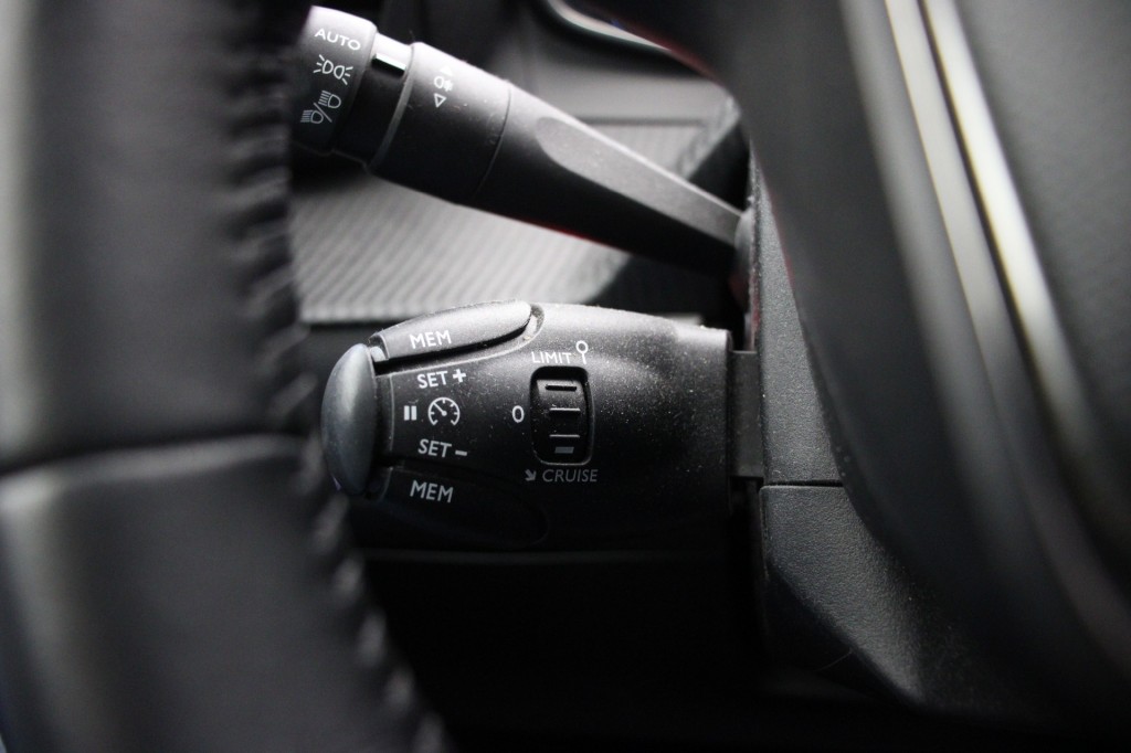 Peugeot e-208 (N481JG) met abonnement