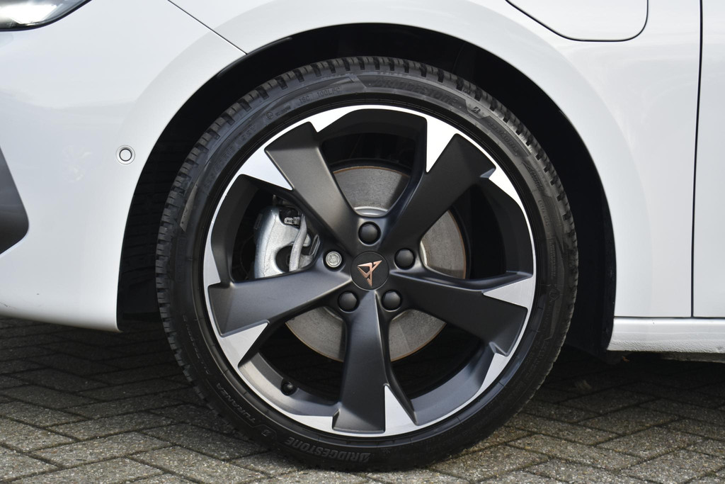 CUPRA Leon (JLX33D) met abonnement