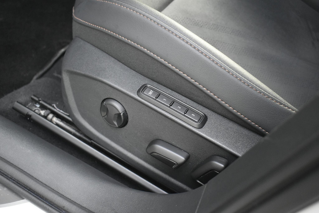 CUPRA Leon (JLX33D) met abonnement