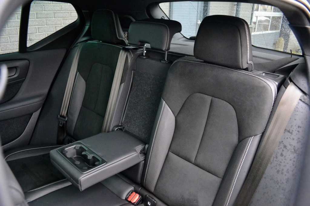 Volvo XC40 (J117ZG) met abonnement