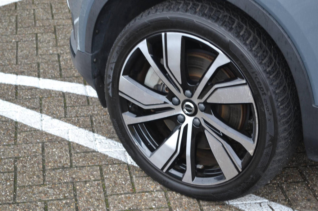 Volvo XC40 (J117ZG) met abonnement