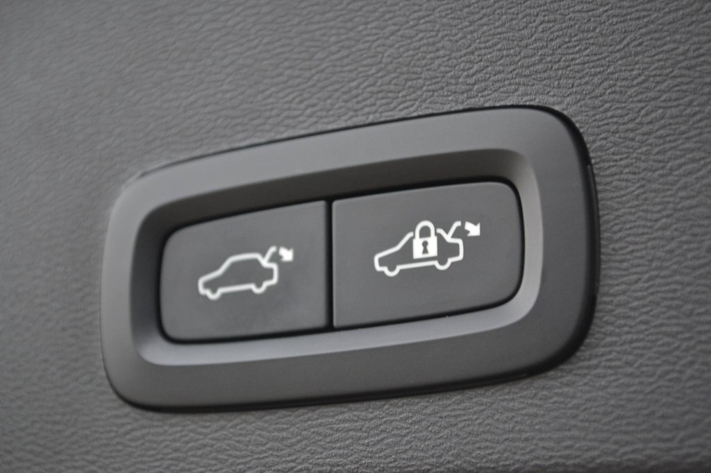 Volvo XC40 (J117ZG) met abonnement