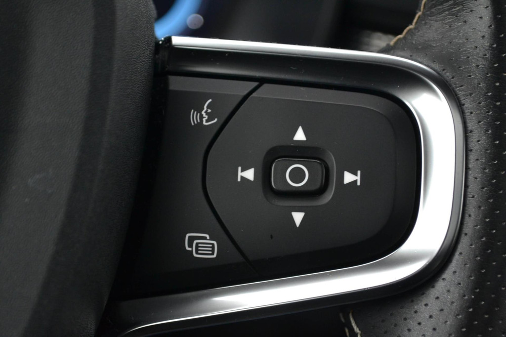 Volvo XC40 (J117ZG) met abonnement