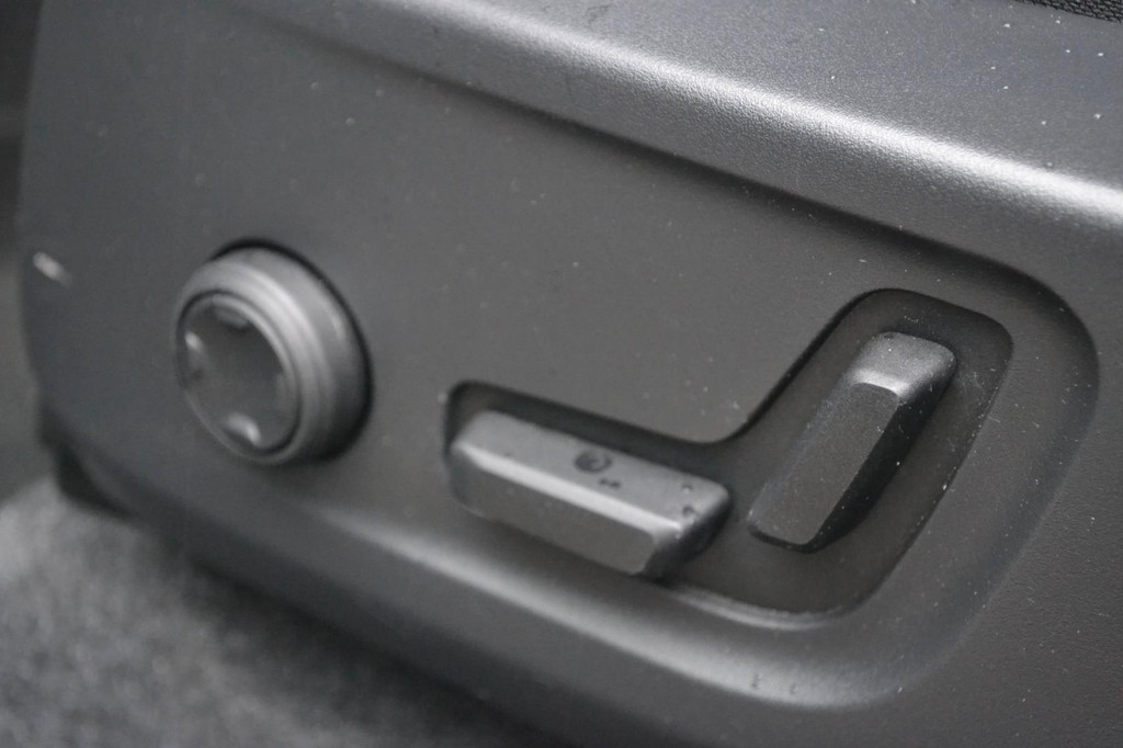 Volvo XC40 (J117ZG) met abonnement