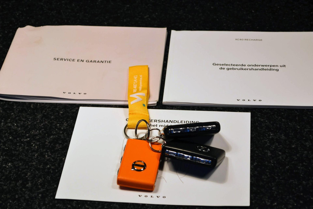Volvo XC40 (J117ZG) met abonnement