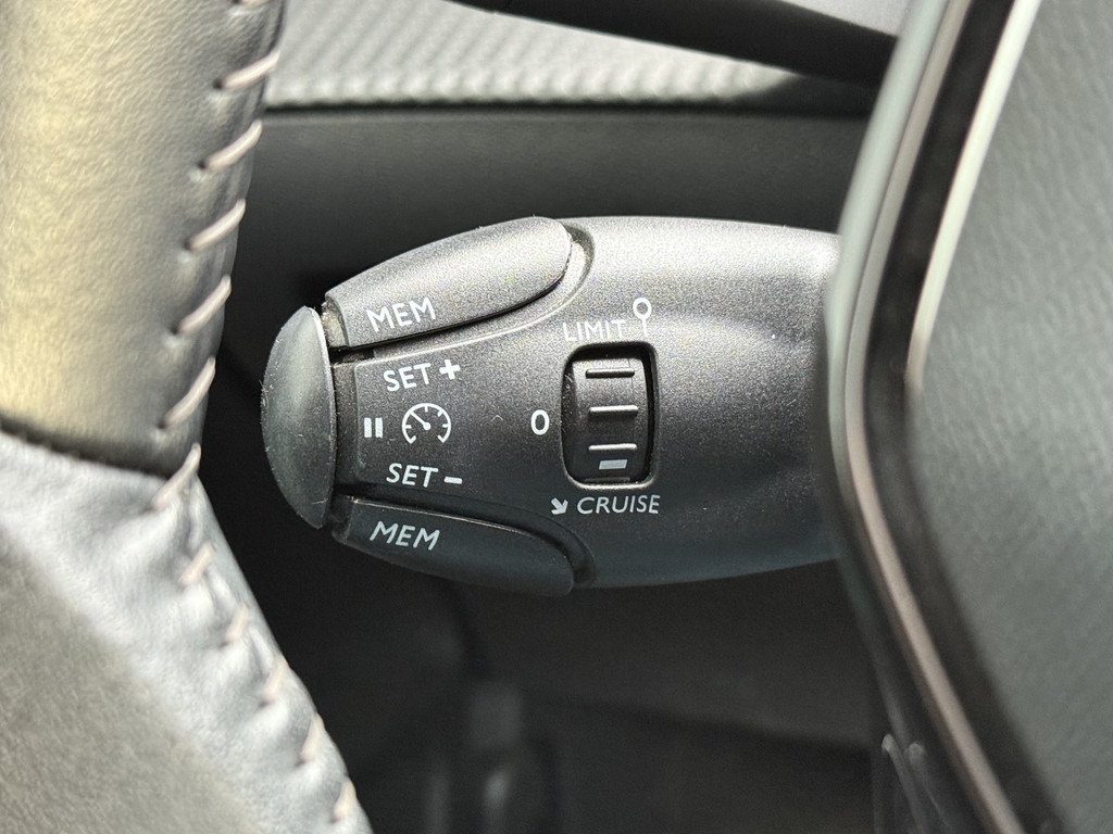 Peugeot e-208 (J441PB) met abonnement