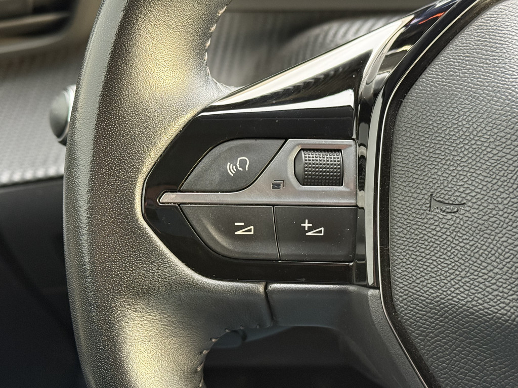 Peugeot e-208 (J441PB) met abonnement