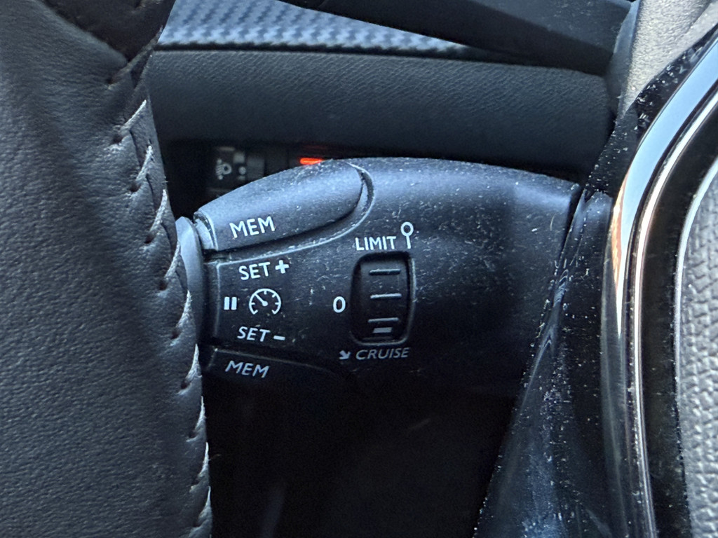 Peugeot e-208 (N311HR) met abonnement