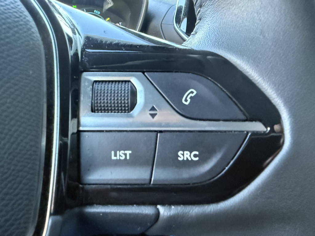 Peugeot e-208 (N311HR) met abonnement