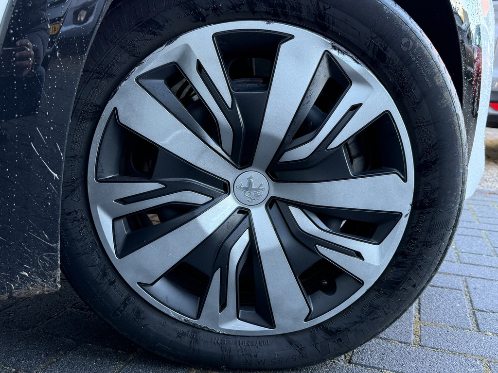 Peugeot e-208 (N311HR) met abonnement