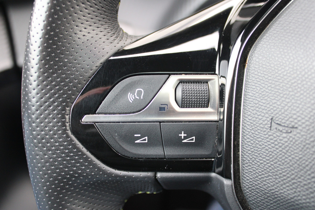 Peugeot e-208 (S710JN) met abonnement