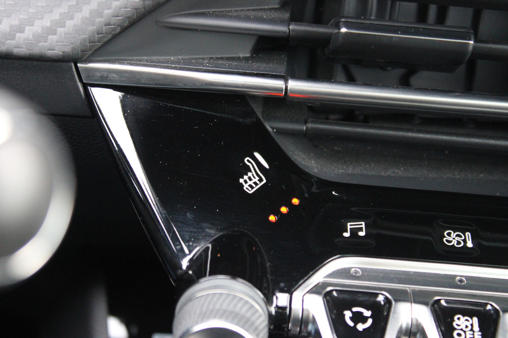 Peugeot e-208 (S710JN) met abonnement