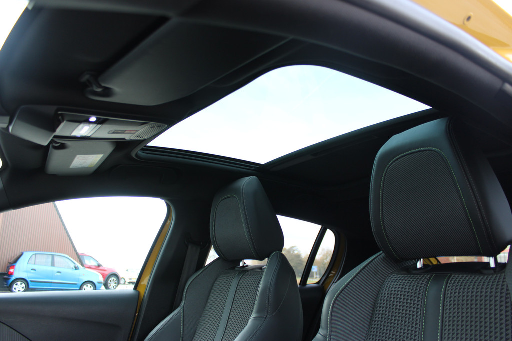 Peugeot e-208 (S710JN) met abonnement