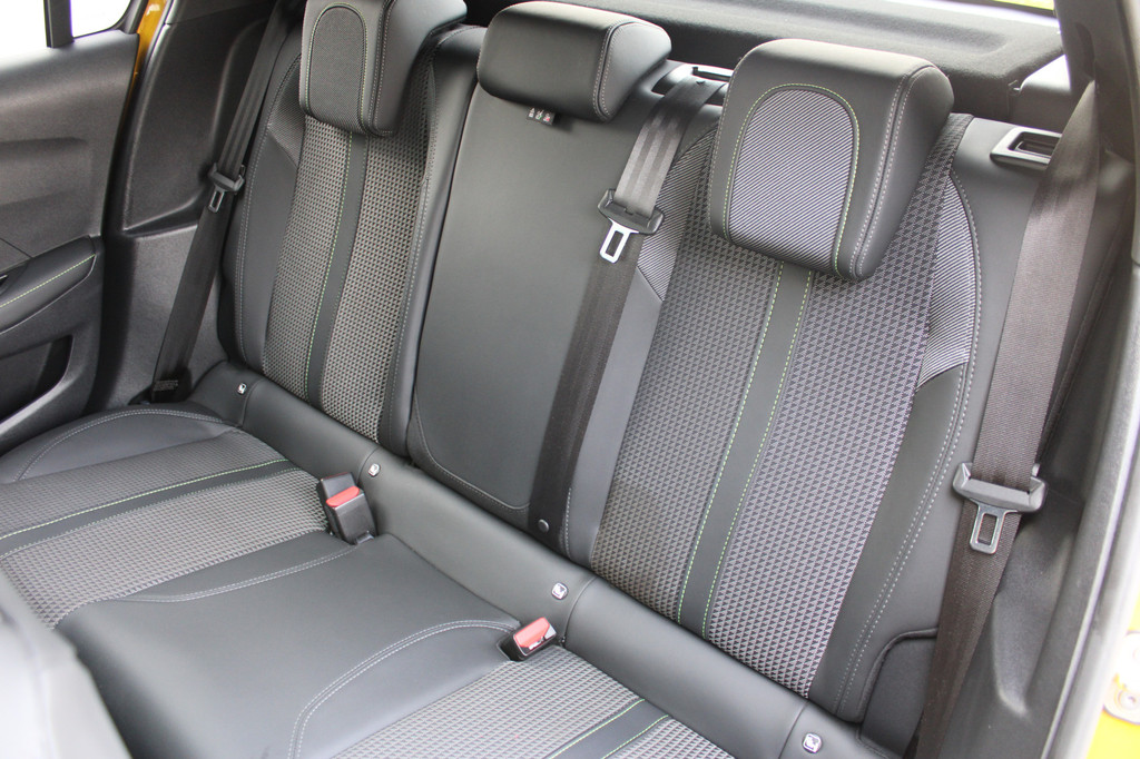 Peugeot e-208 (S710JN) met abonnement