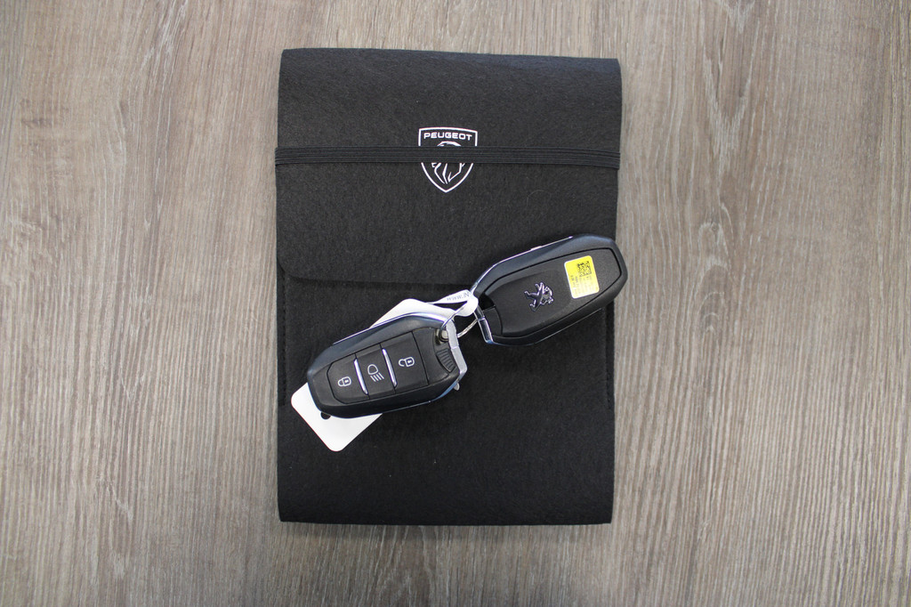 Peugeot e-208 (S710JN) met abonnement