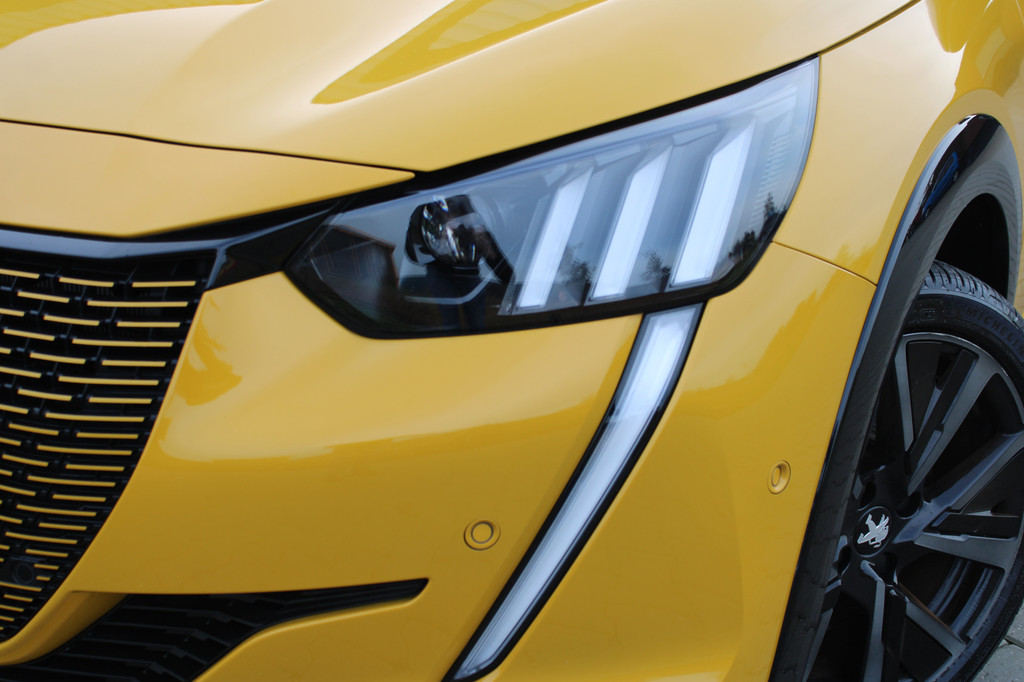 Peugeot e-208 (S710JN) met abonnement