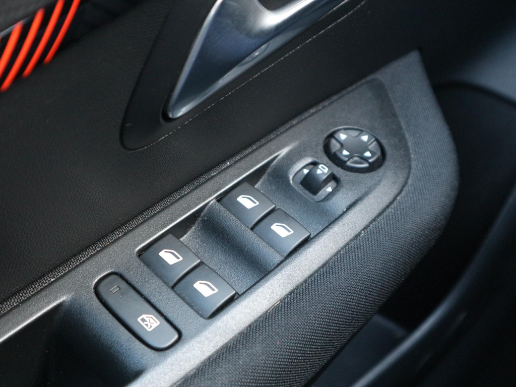 Peugeot e-208 (T587FG) met abonnement