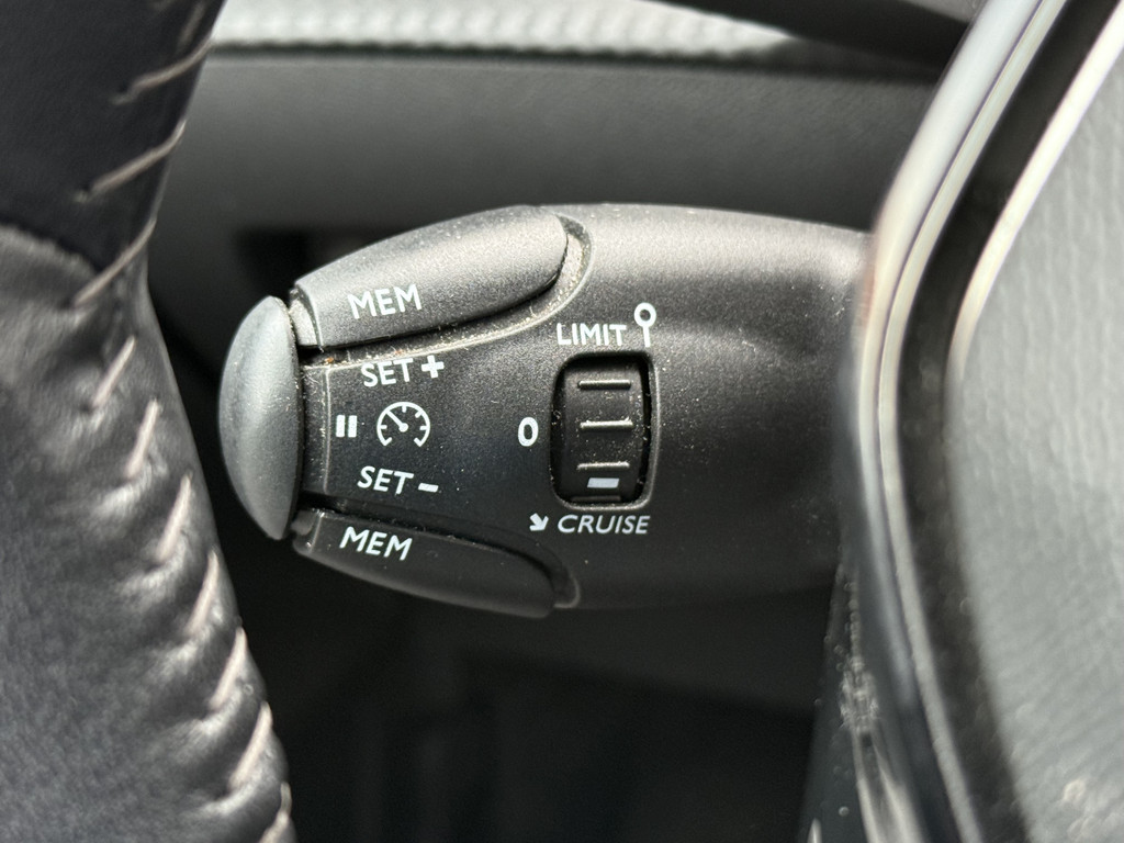 Peugeot e-208 (J934PJ) met abonnement