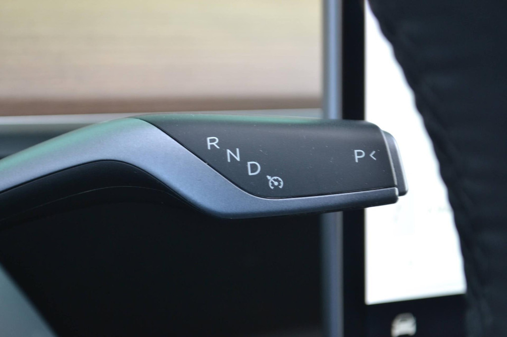 Tesla Model Y (L703ZS) met abonnement