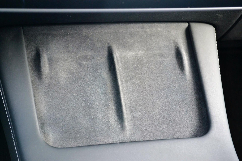 Tesla Model Y (L703ZS) met abonnement