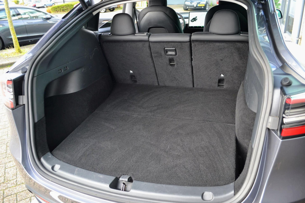 Tesla Model Y (L703ZS) met abonnement