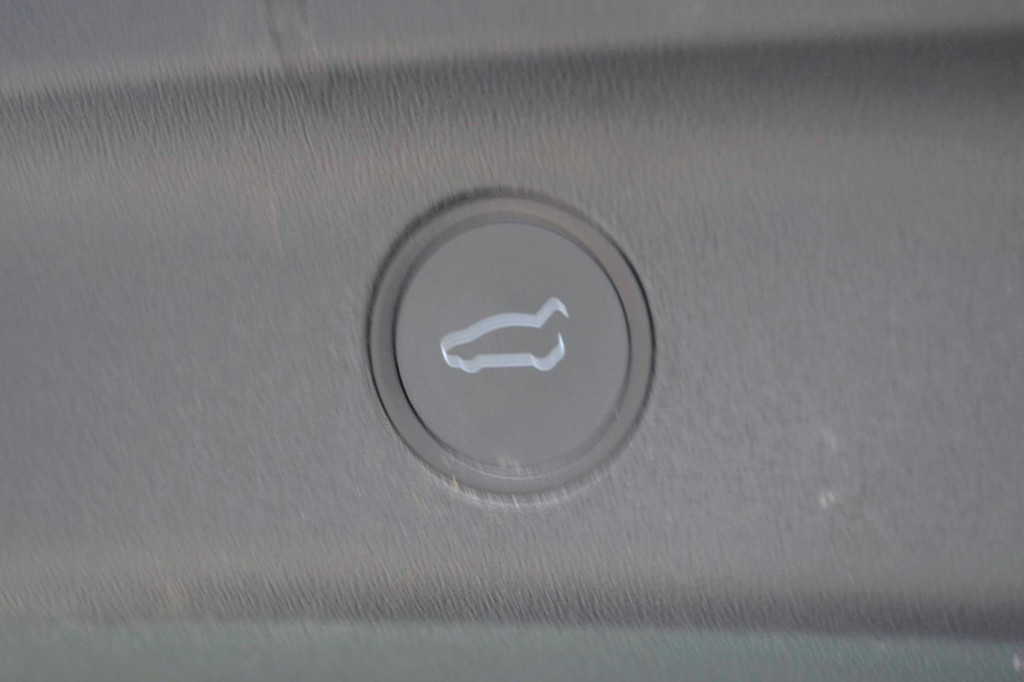 Tesla Model Y (L703ZS) met abonnement