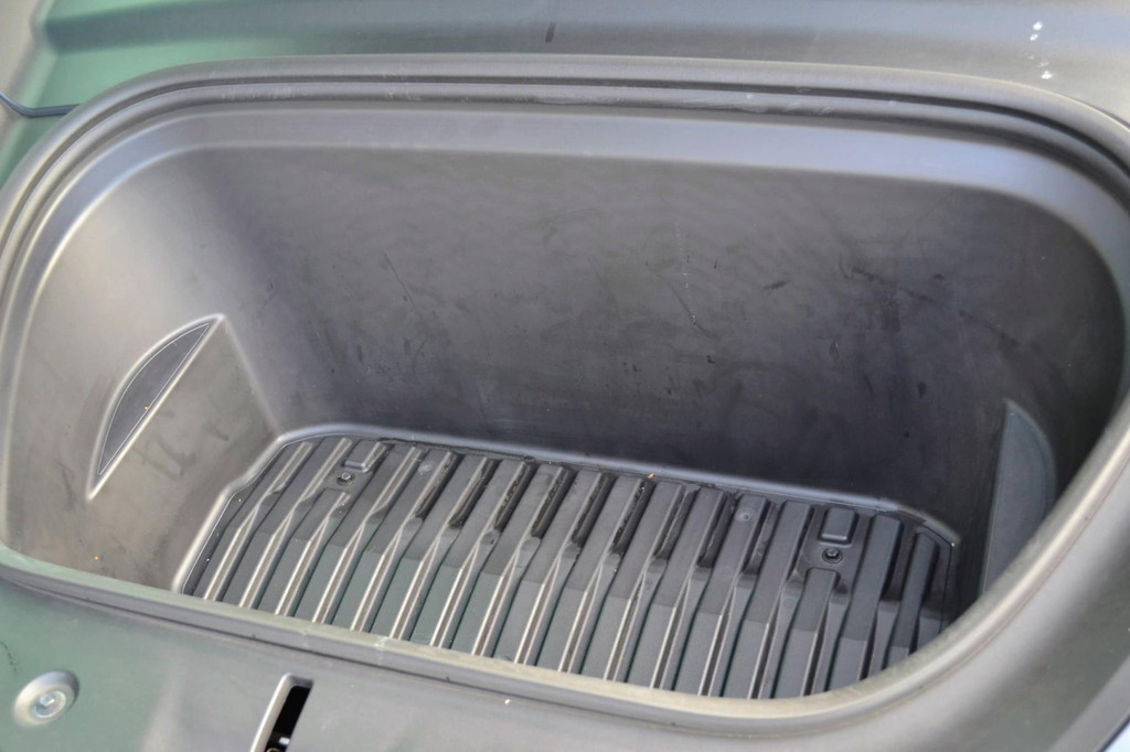 Tesla Model Y (L703ZS) met abonnement