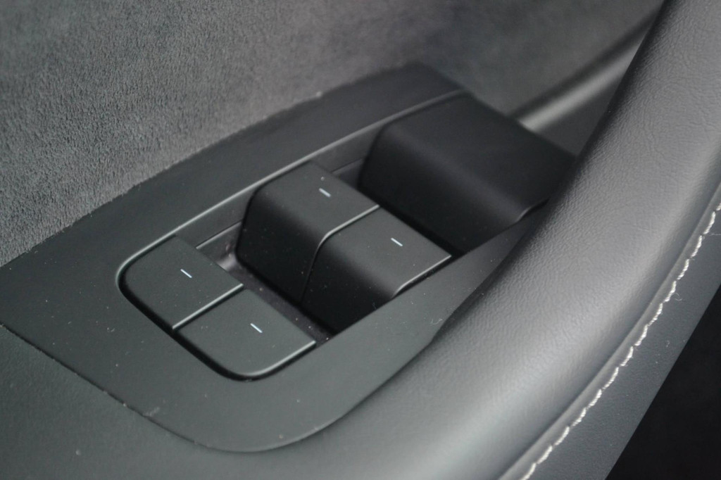 Tesla Model Y (L703ZS) met abonnement