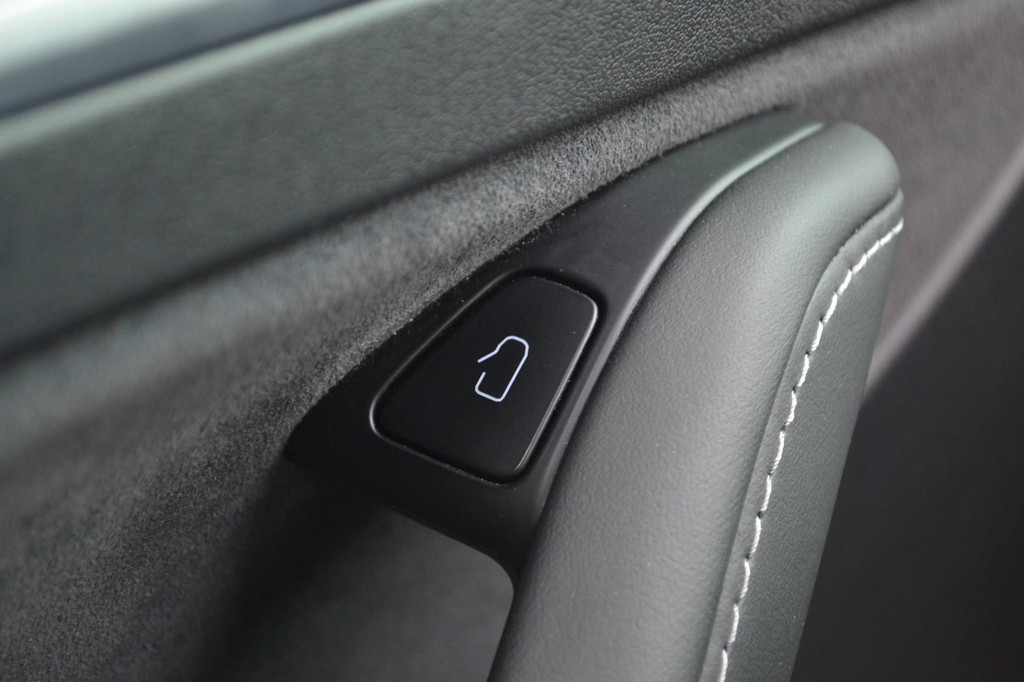 Tesla Model Y (L703ZS) met abonnement