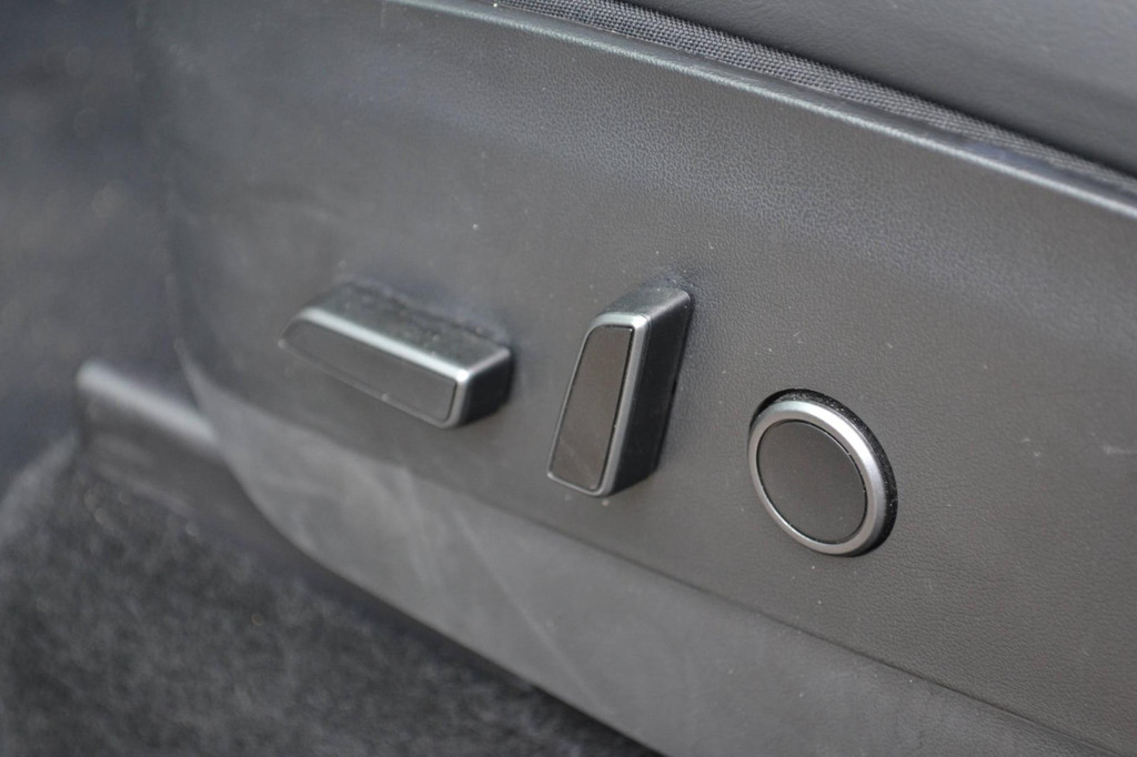 Tesla Model Y (L703ZS) met abonnement