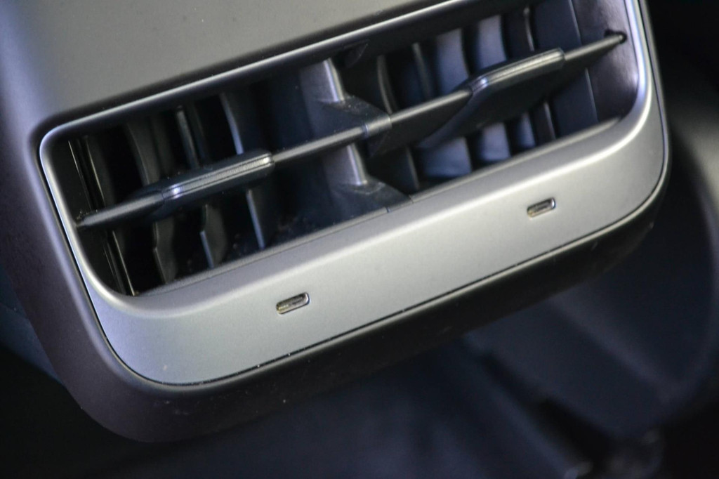 Tesla Model Y (L703ZS) met abonnement