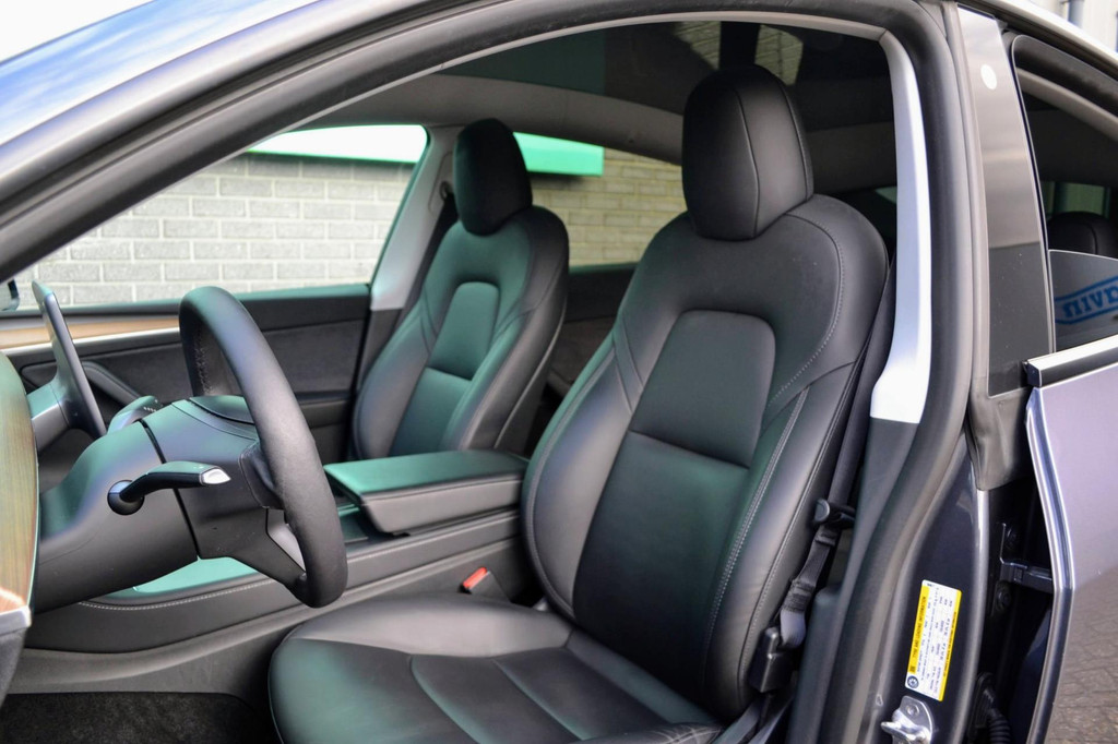 Tesla Model Y (L703ZS) met abonnement